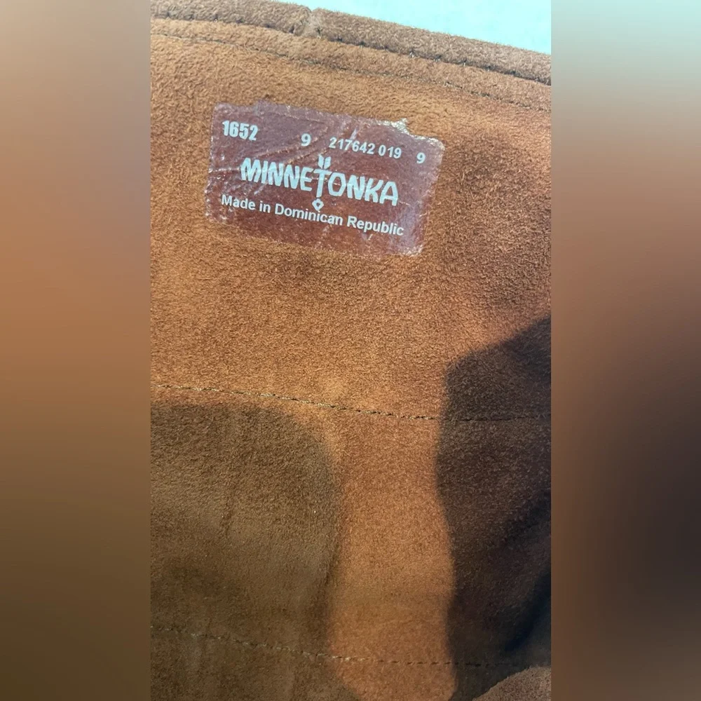 Minnetonka Women's Five-Layer Fringe Boots| Size 9 - Picture 8 of 9